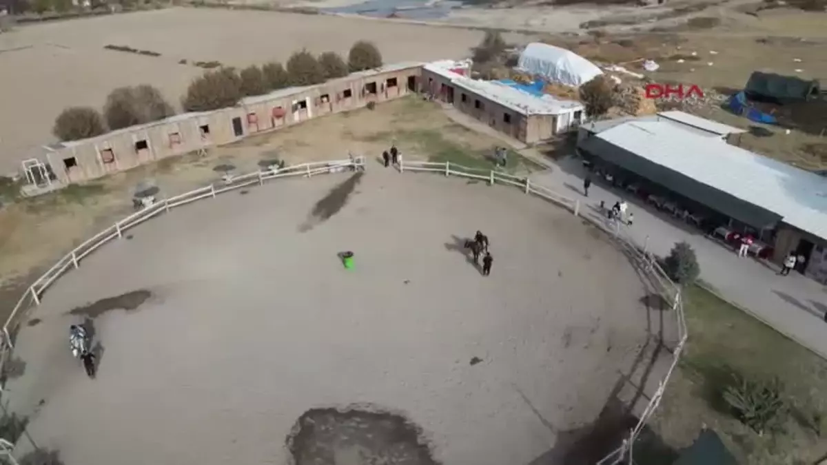 Kayseri’de Kadınlar Atlı Okçulukta Başarıya Koşuyor