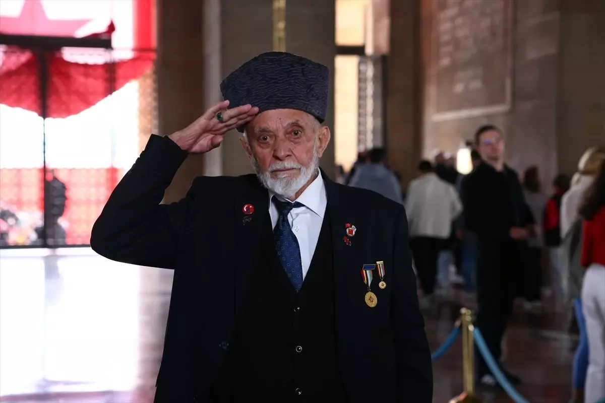 Kore Gazisi Şerafettin Baran, Anıtkabir’i ziyaret etti