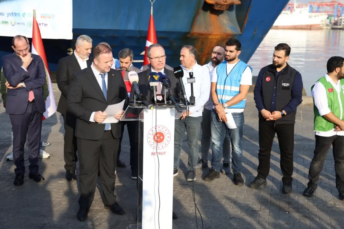 Lübnan’a Yardım Gemisi Ulaştı