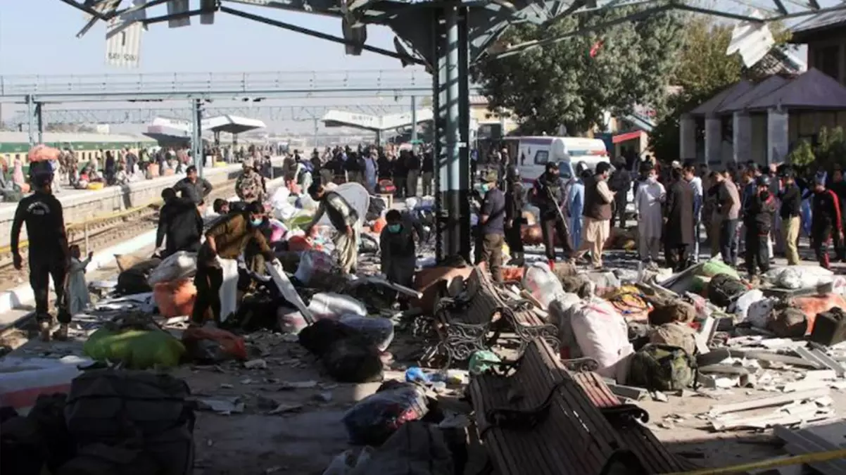 Pakistan’da tren istasyonuna yapılan bombalı saldırıda 24 kişi öldü, 40 kişi yaralandı