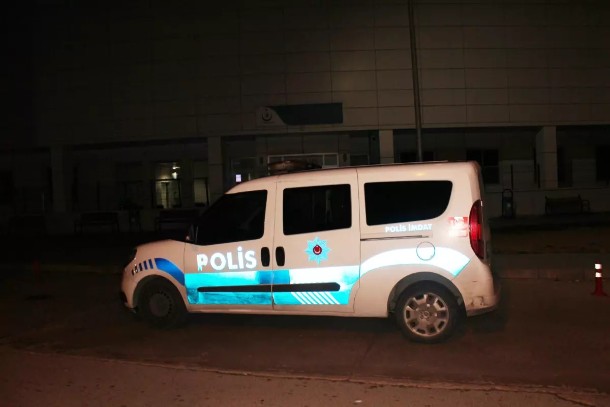 Polis Memuru Silahını Temizlerken Çocuk Vurdu