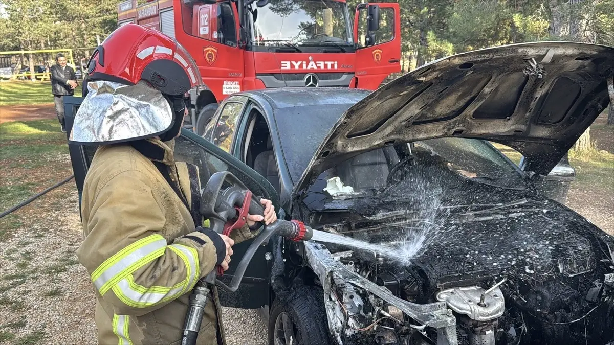 Safranbolu’da Park Halindeki Araç Yandı