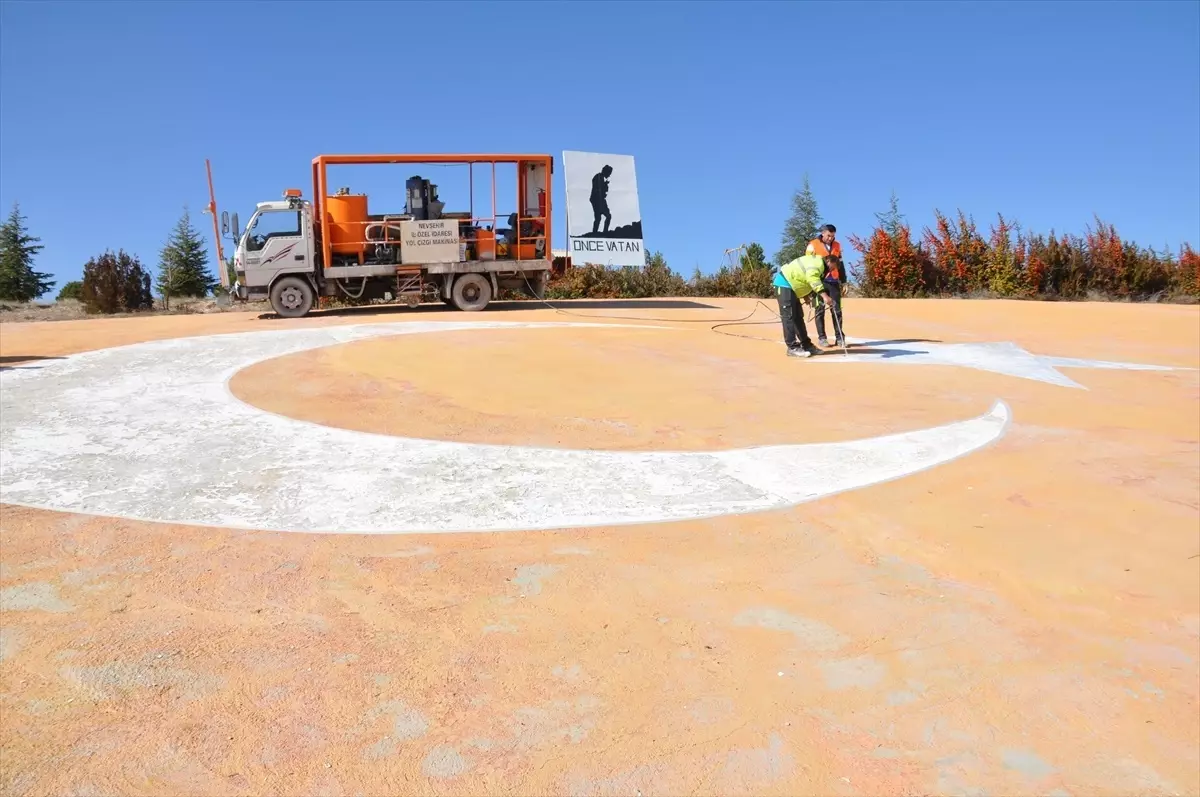 Sarılar Köyünde Dev Türk Bayrağı Boyandı