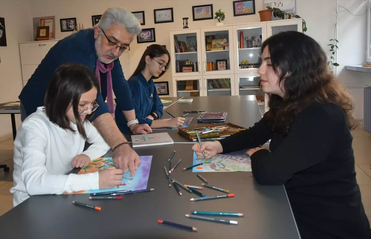 Sinop’ta öğrenciler, çizdikleri karikatürlerle dünyaya barış mesajı verdi