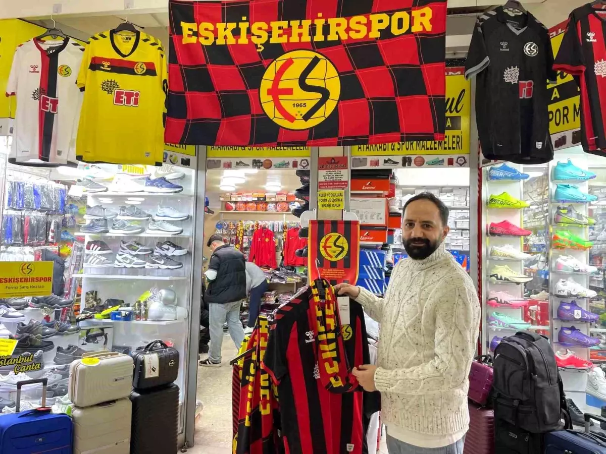 Eskişehirspor Taraftarından Forma Yağmuru