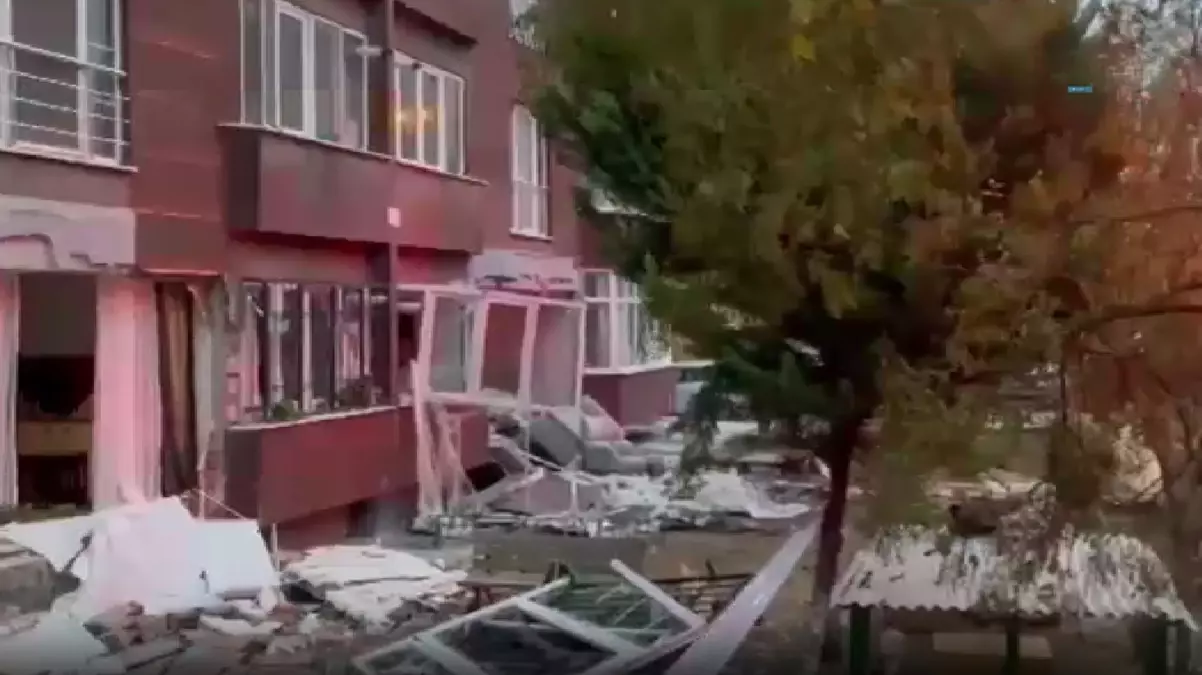 İstanbul Beylikdüzü’nde 14 katlı binada patlama