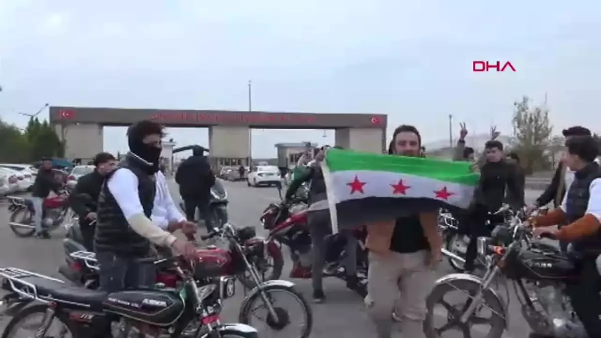 Kilis’te Suriyeliler, Şam’daki Kontrol Değişikliğini Sevinçle Karşıladı